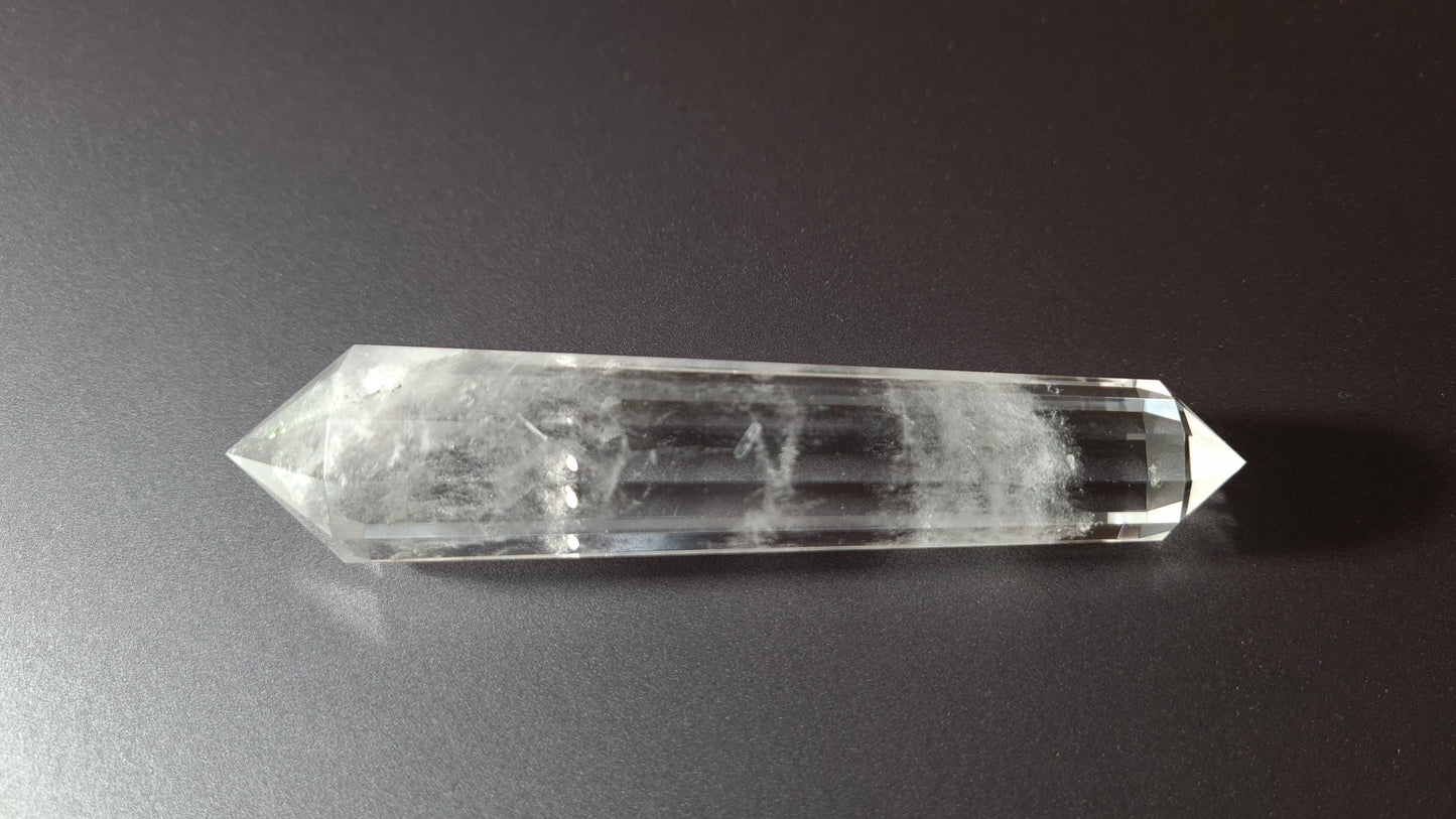 Cristal de quartz - 12 facettes - 10.2 x 2.2 cm - 62.3g Ma boutique
