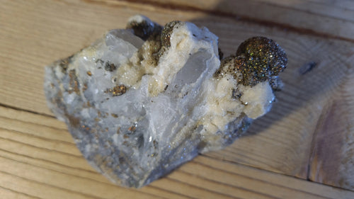 Amas de cristaux quartz, de calcite et de marcassite, 602g, 12x9cm Cristal Roche