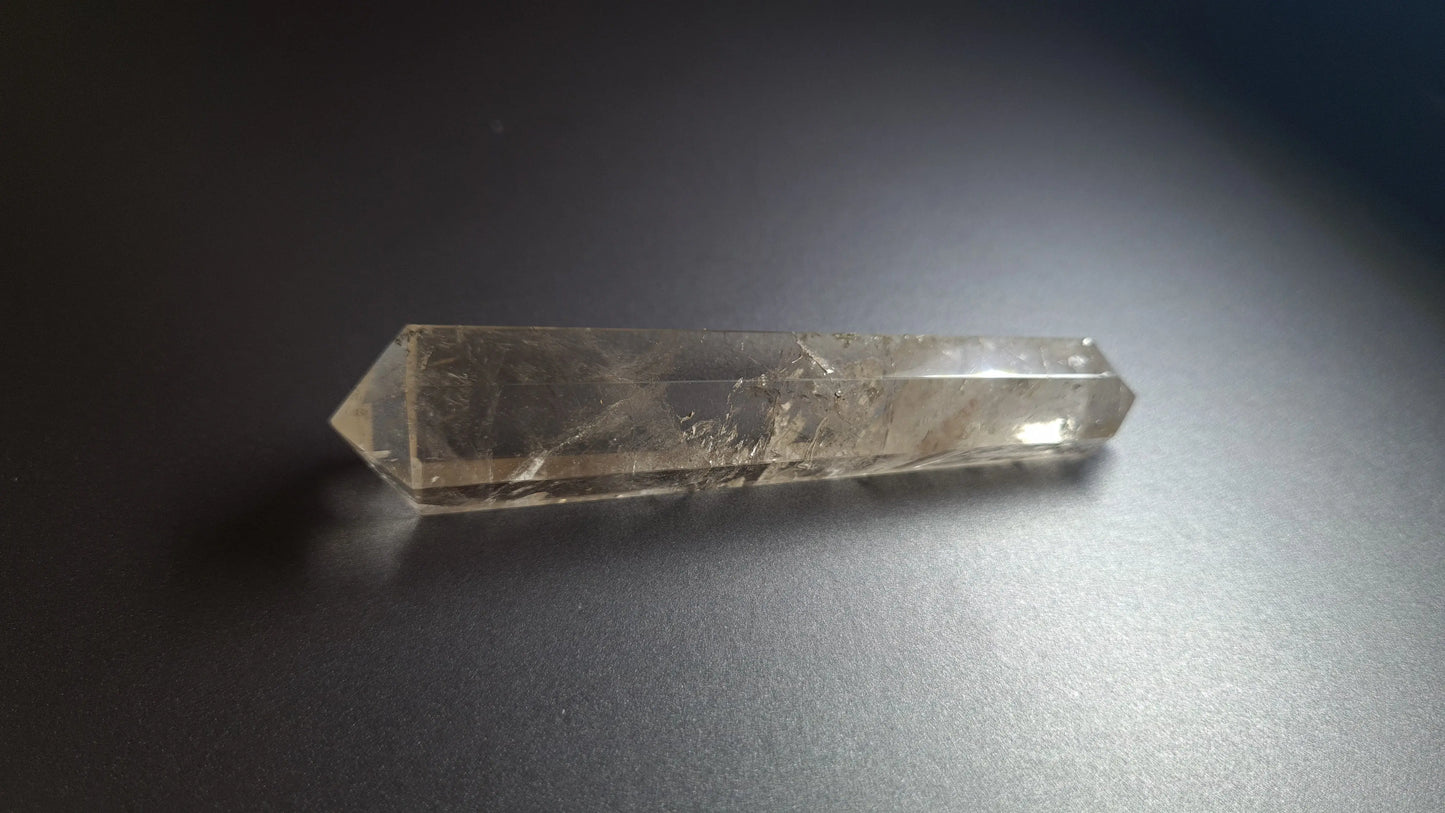Cristal de quartz (fumé) - 6 facettes - 8.8 x 1.9 cm - 38 g Ma boutique