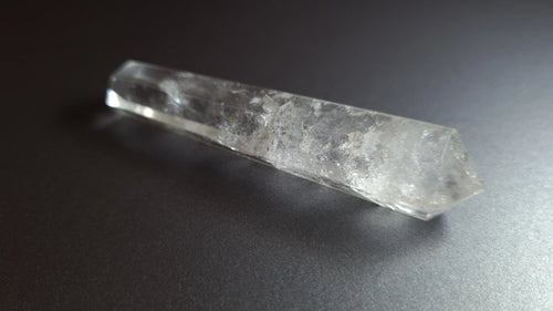 Cristal de quartz - 6 facettes - 7.7 x 1.5 cm - 22.8 g Ma boutique
