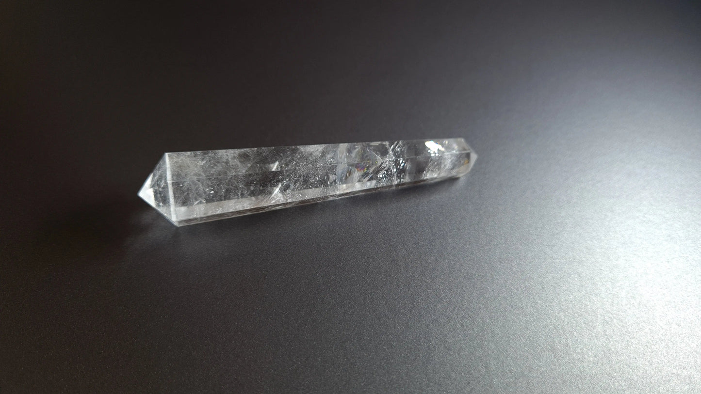 Cristal de quartz - 6 facettes - 8 x 1.7 cm - 24.4 g Ma boutique