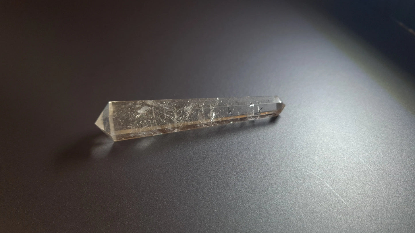 Cristal de quartz (fumé) - 6 facettes - 8.8 x 1.8 cm - 28.6 g Ma boutique