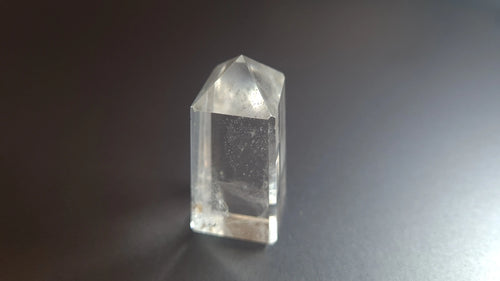 Tour de cristal de quartz 4 faces 4.8cm Cristal Roche