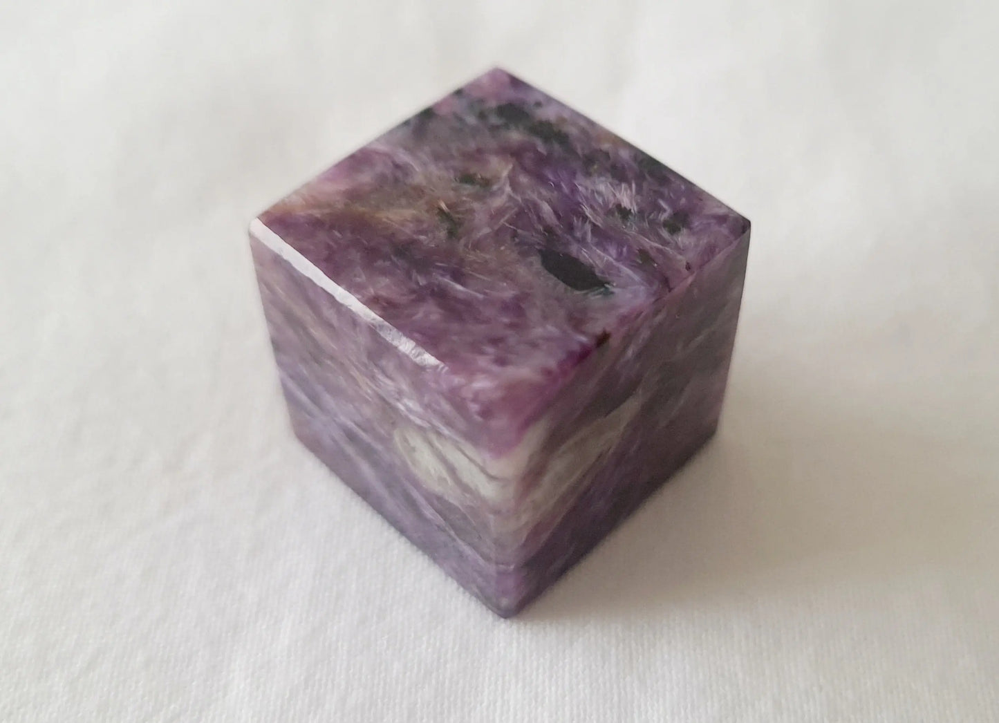 Cubes de charoïte 2cm Cristal Roche