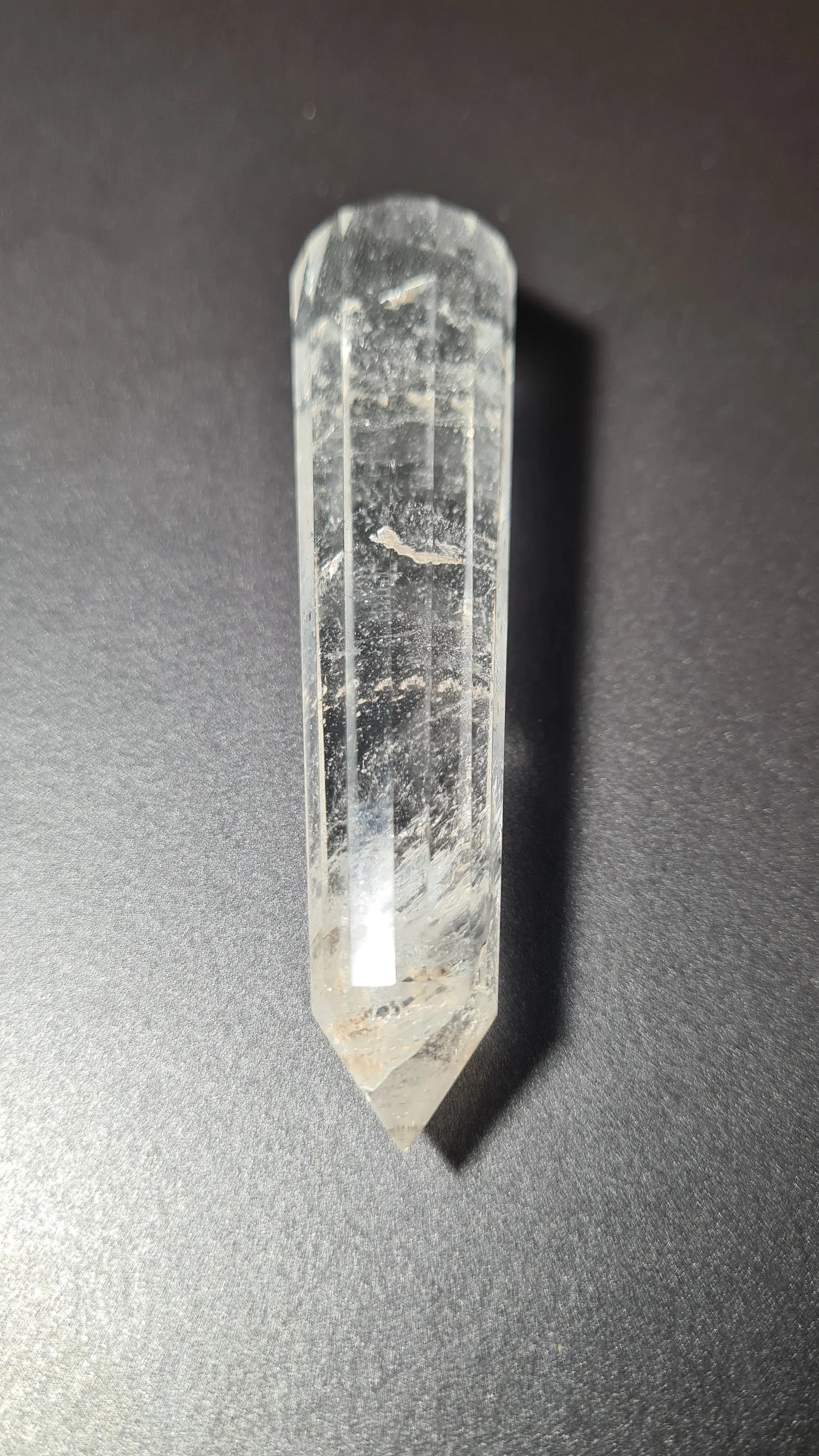 Cristal de quartz - 16 facettes - 9.6 x 2.2 cm - 54.5 Ma boutique