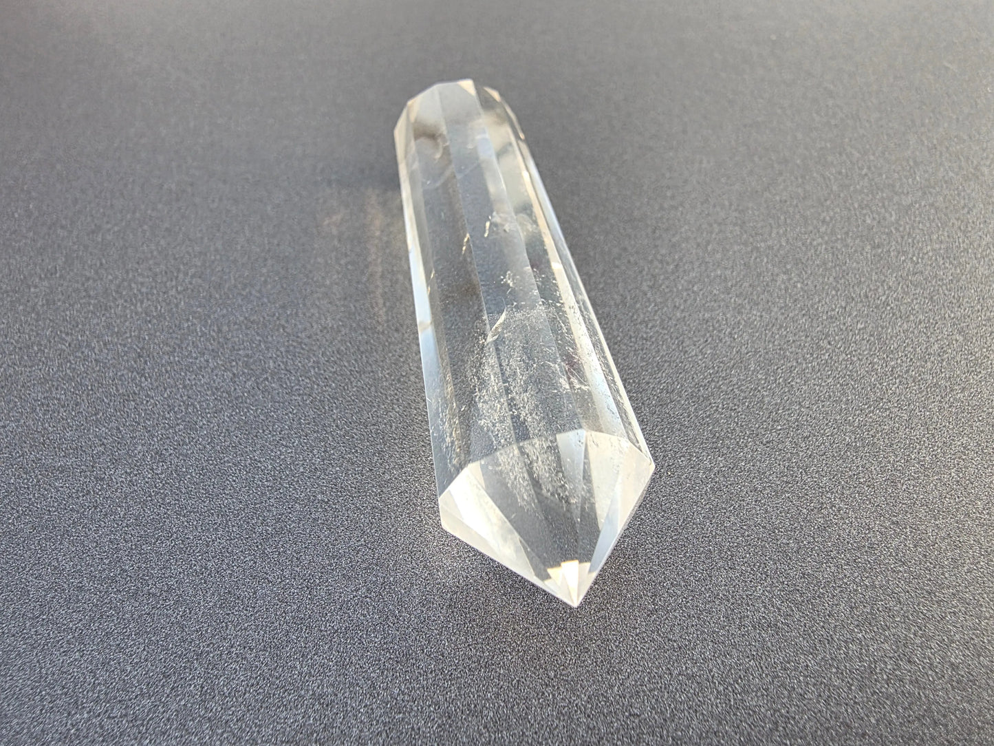 Cristal de quartz - 12 facettes - 6.7 x 1.6 cm - 28.6g Ma boutique