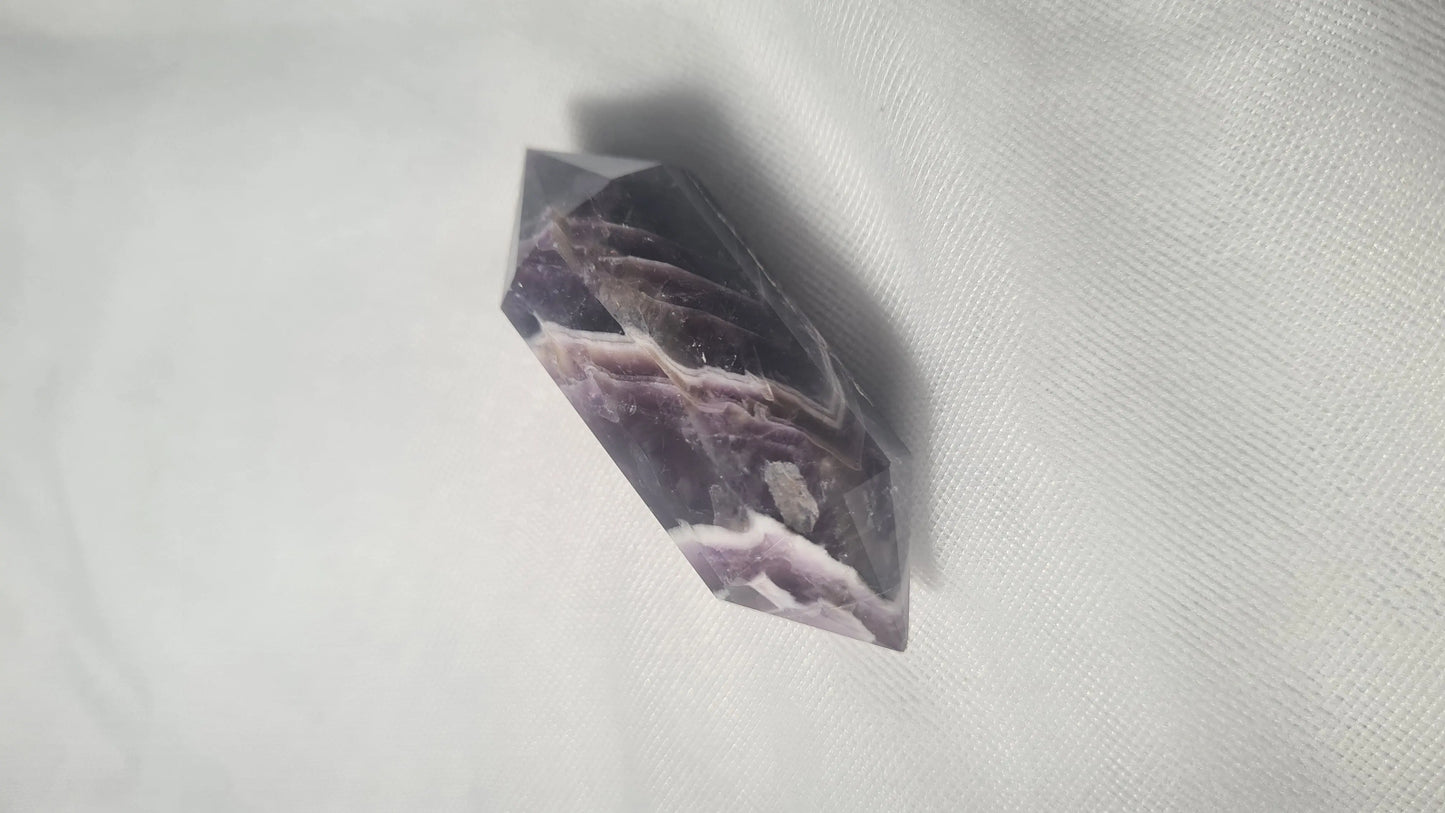 Améthyste taillée 12 facettes 5.5x2cm Cristal Roche