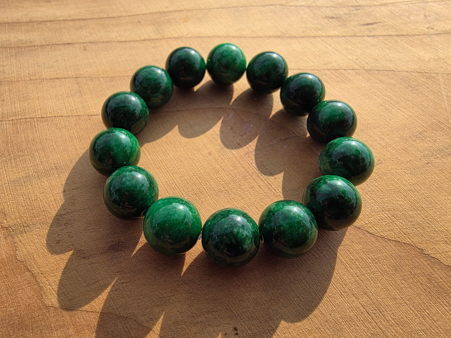 Bracelet en jade néphrite vert intense de Chine 12mm Cristal Roche