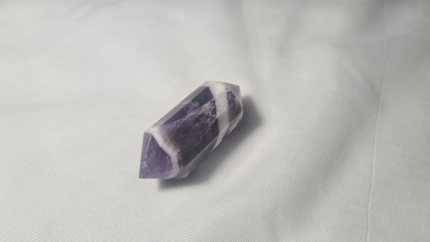 Améthyste taillée 12 facettes 5.3x2cm Cristal Roche