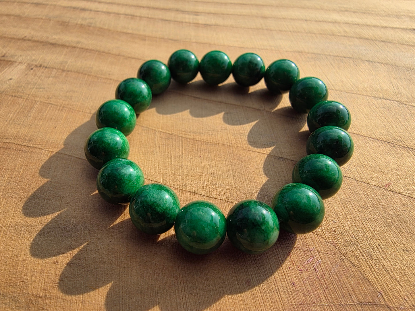 Bracelet en jade néphrite vert intense de Chine 10mm Cristal Roche