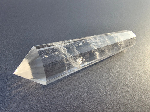 Cristal de quartz - 16 facettes - 10.9 x 2.4 cm - 81.4g Ma boutique