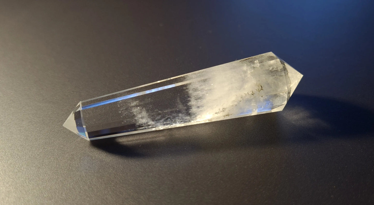 Cristal de quartz - 12 facettes - 7.8cm x 1.9cm - 34g Ma boutique