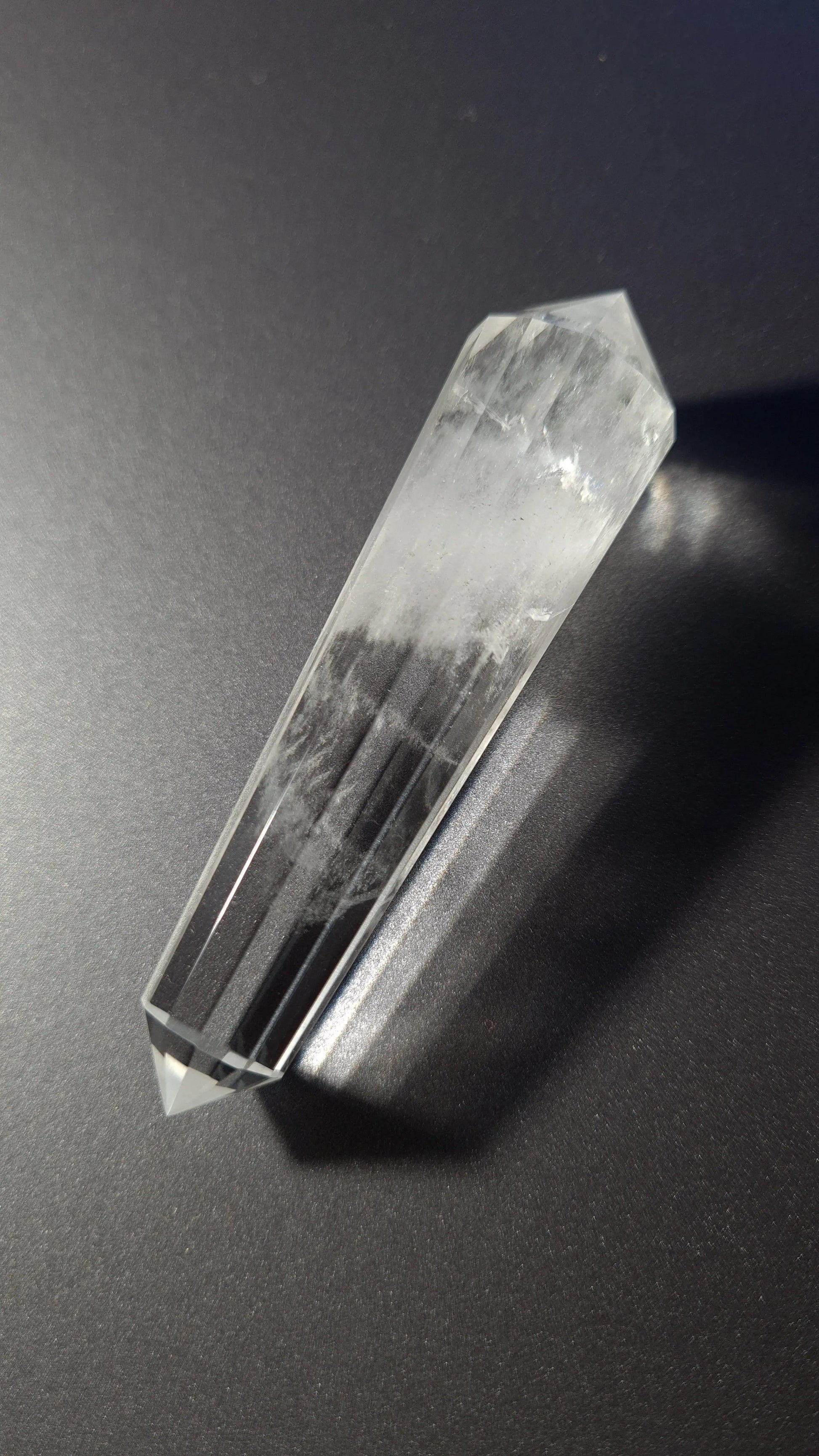 Cristal de quartz - 12 facettes - 7.8cm x 1.9cm - 34g Ma boutique
