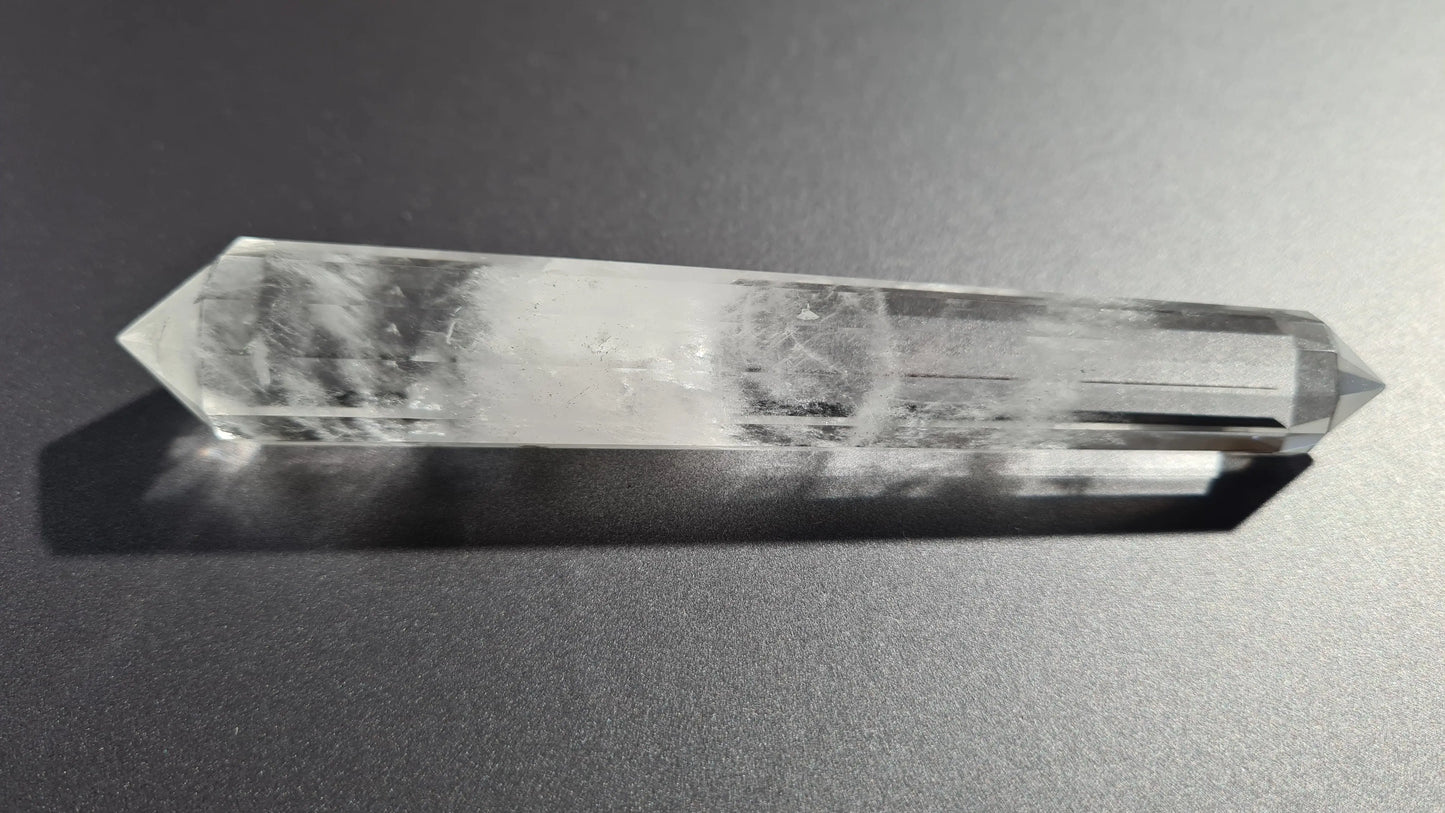 Cristal de quartz - 12 facettes - 11.7 x 1.8 cm - 53g - inclusions minérales Ma boutique