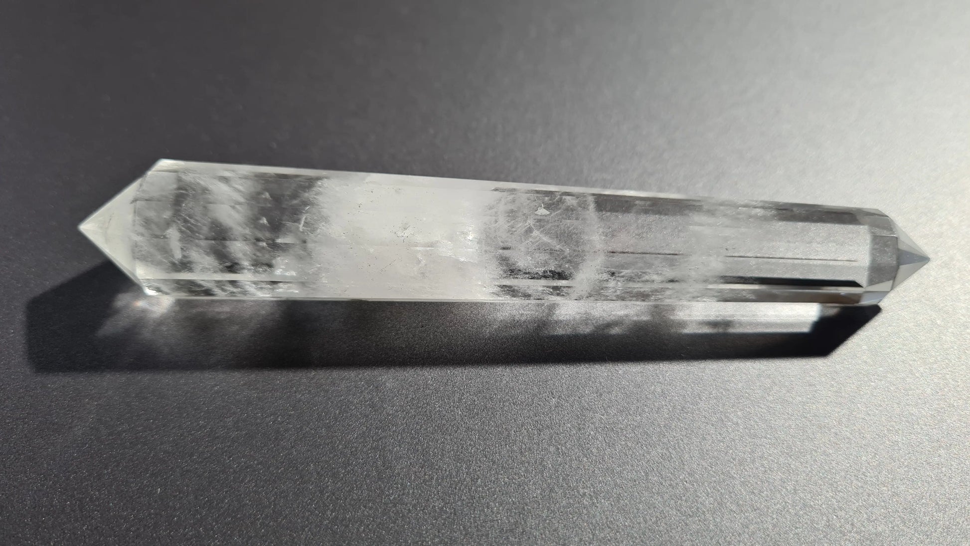 Cristal de quartz - 12 facettes - 11.7 x 1.8 cm - 53g - inclusions minérales Ma boutique