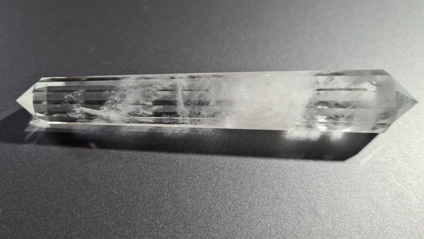 Cristal de quartz - 12 facettes - 11.7 x 1.8 cm - 53g - inclusions minérales Ma boutique