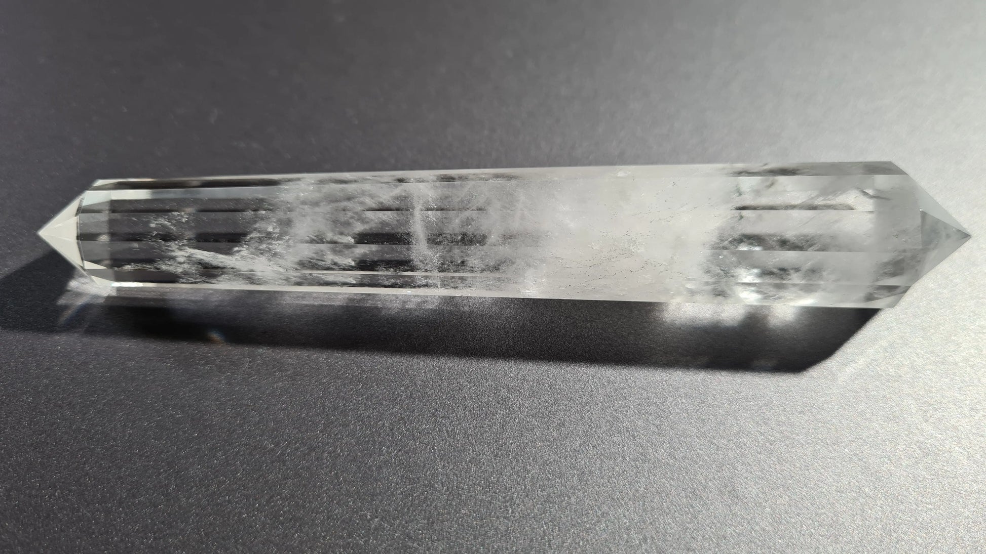 Cristal de quartz - 12 facettes - 11.7 x 1.8 cm - 53g - inclusions minérales Ma boutique