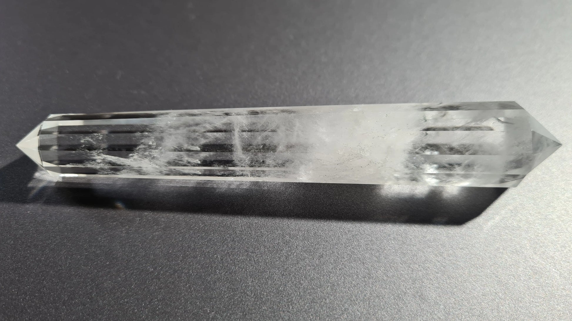 Cristal de quartz - 12 facettes - 11.7 x 1.8 cm - 53g - inclusions minérales Ma boutique