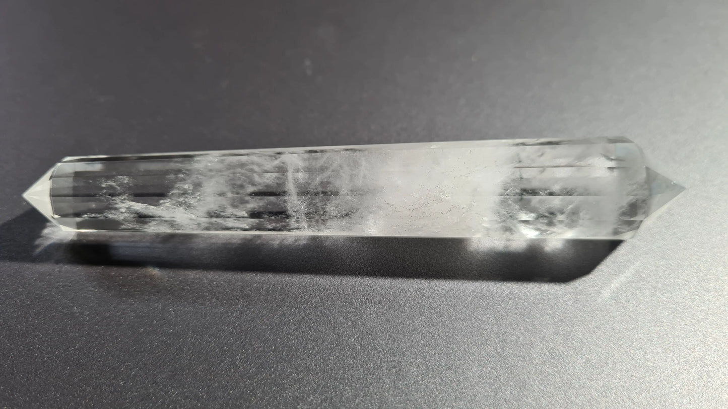 Cristal de quartz - 12 facettes - 11.7 x 1.8 cm - 53g - inclusions minérales Ma boutique
