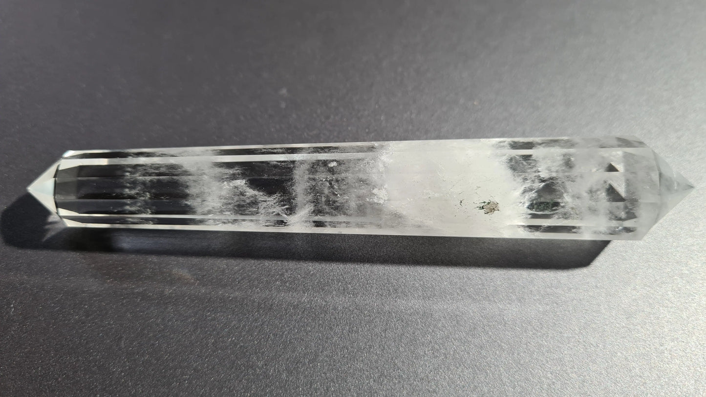 Cristal de quartz - 12 facettes - 11.7 x 1.8 cm - 53g - inclusions minérales Ma boutique
