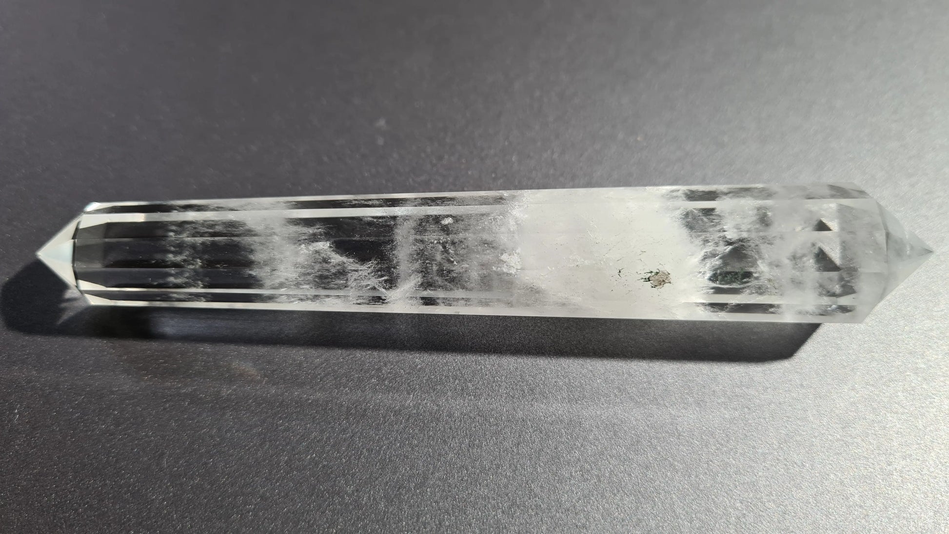 Cristal de quartz - 12 facettes - 11.7 x 1.8 cm - 53g - inclusions minérales Ma boutique