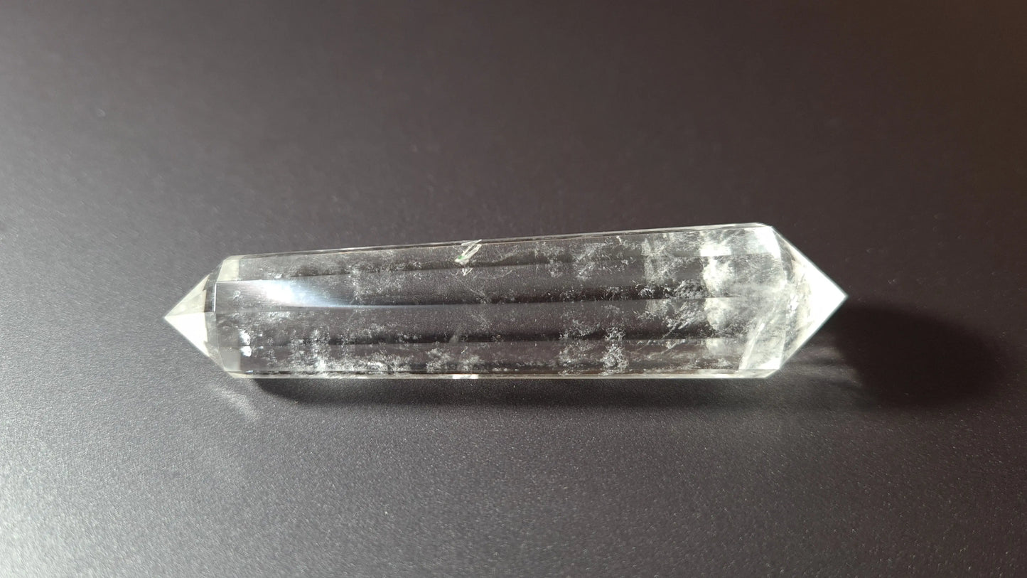Cristal de quartz - 12 facettes - 7.4 x 1.7 cm - 29.9g Ma boutique