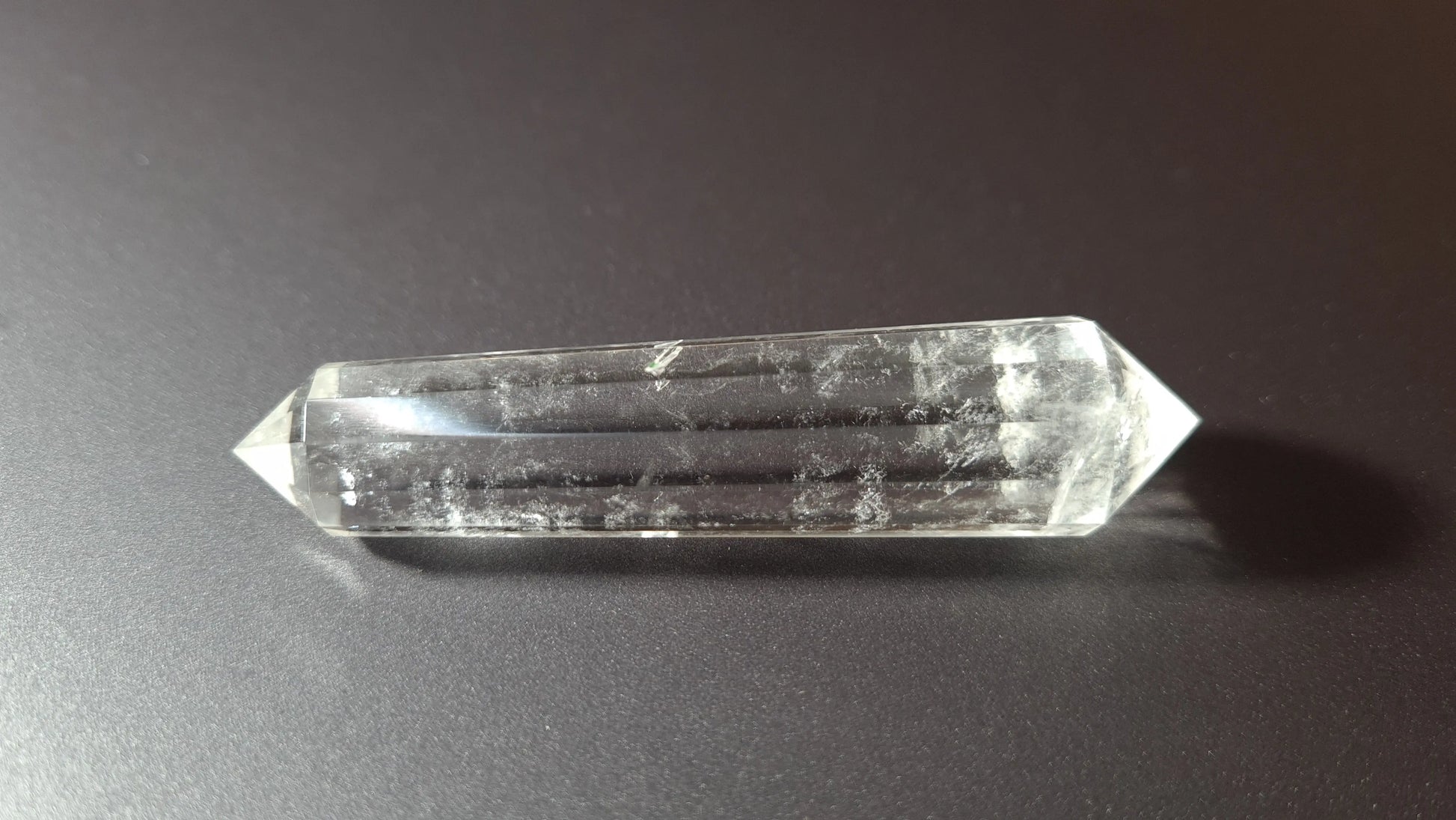 Cristal de quartz - 12 facettes - 7.4 x 1.7 cm - 29.9g Ma boutique