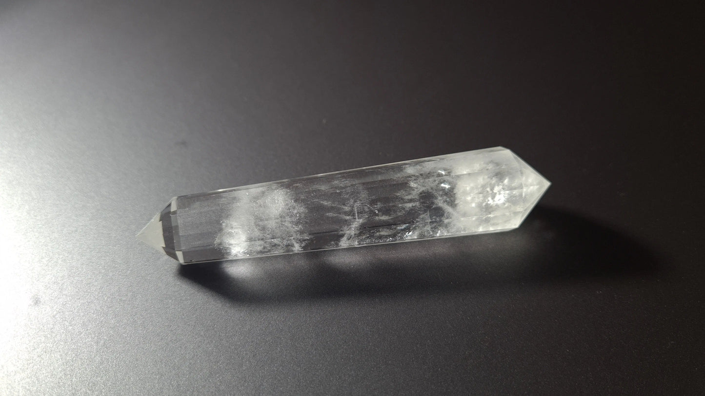 Cristal de quartz - 12 facettes - 10.2 x 2.2 cm - 62.3g Ma boutique
