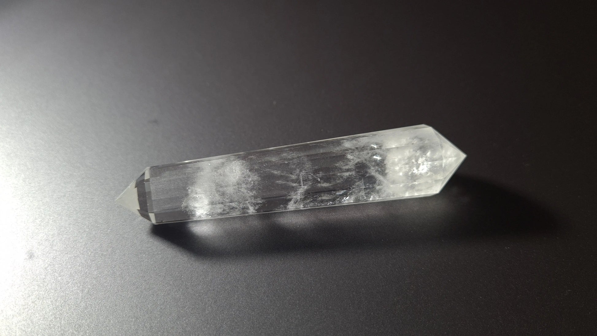 Cristal de quartz - 12 facettes - 10.2 x 2.2 cm - 62.3g Ma boutique