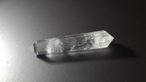 Cristal de quartz - 12 facettes - 10.2 x 2.2 cm - 62.3g Ma boutique