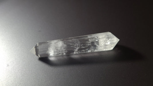 Cristal de quartz - 12 facettes - 10.2 x 2.2 cm - 62.3g Ma boutique