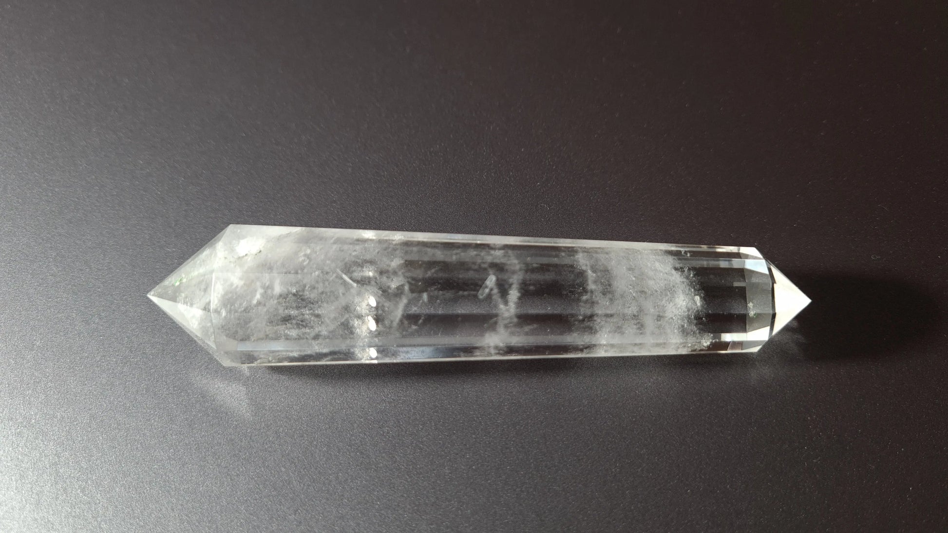 Cristal de quartz - 12 facettes - 10.2 x 2.2 cm - 62.3g Ma boutique