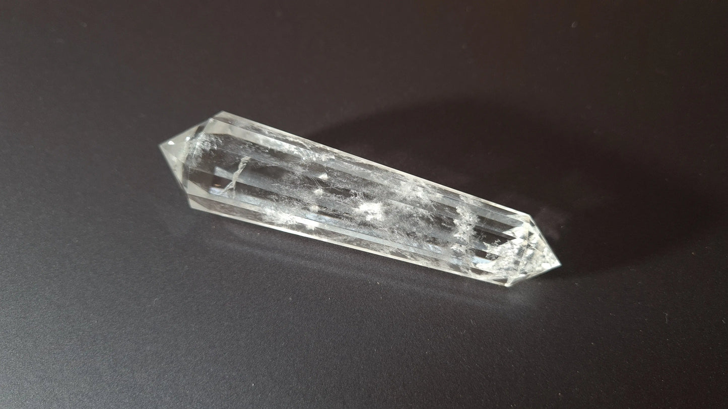 Cristal de quartz - 12 facettes - 8.4 x 2.2 cm - 44.6g Ma boutique