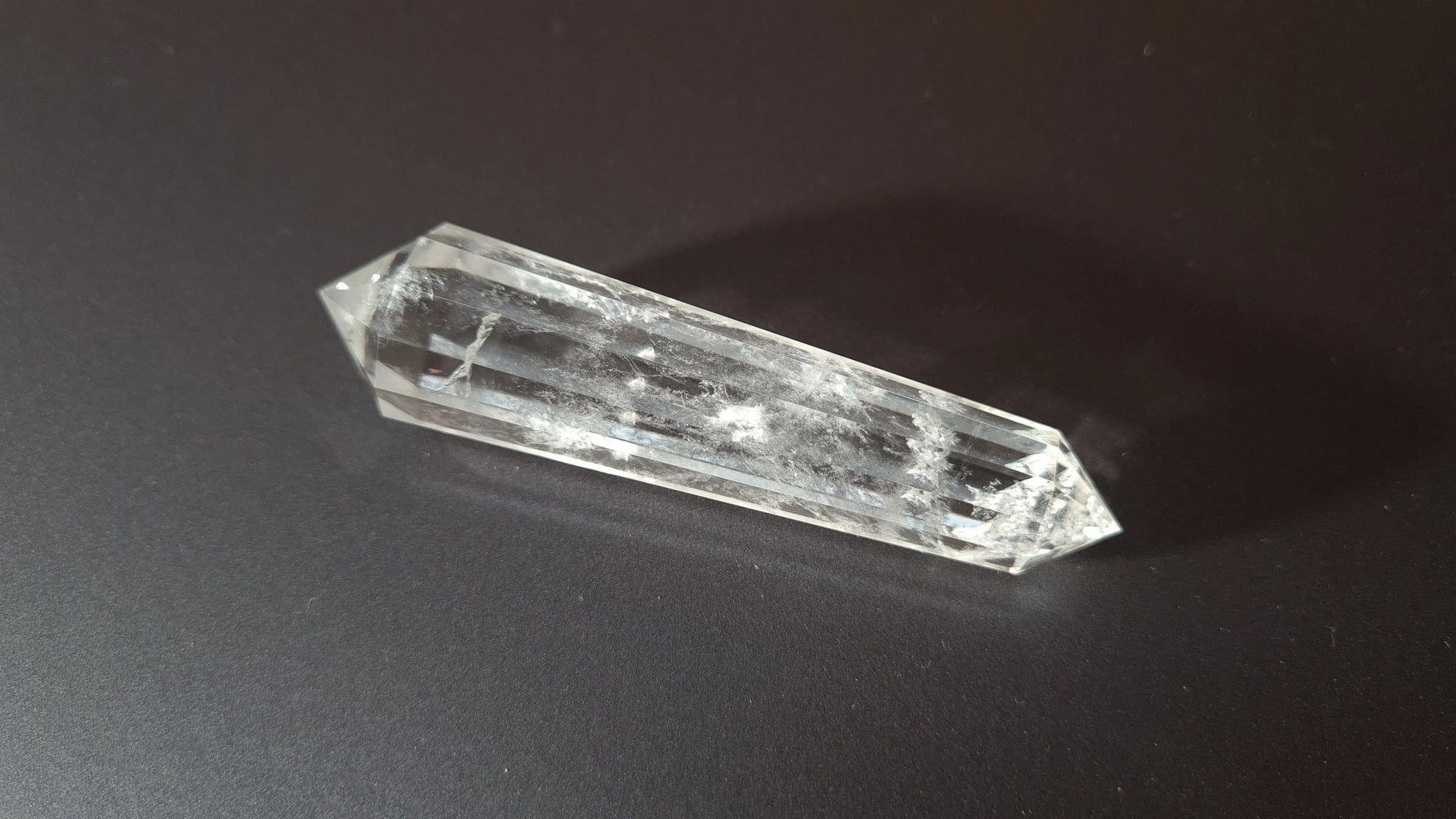 Cristal de quartz - 12 facettes - 8.4 x 2.2 cm - 44.6g Ma boutique