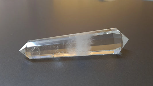 Cristal de quartz - 12 facettes - 8.2 x 2 cm - 39.9 g Ma boutique