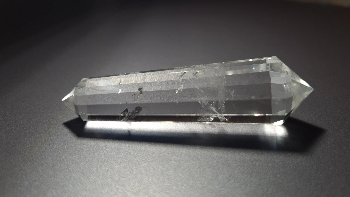 Cristal de quartz - 12 facettes - 8.4 x 2.2 cm - 48.8 g Ma boutique