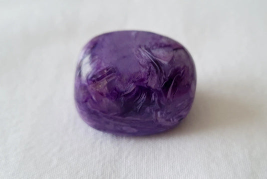 Pierres roulées en charoïte Cristal Roche