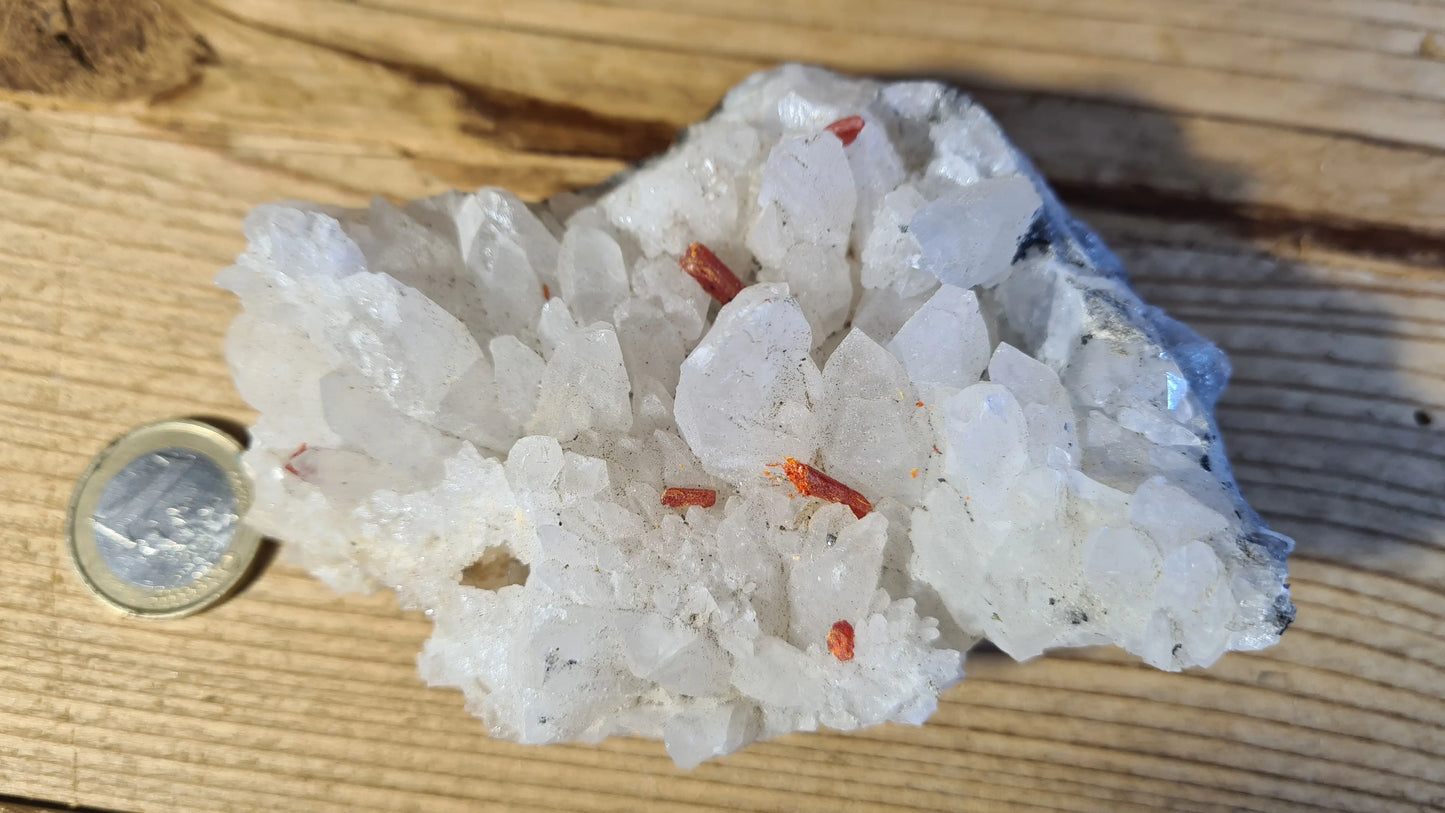 Amas de cristaux quartz, réalgar, 346g, 10x7.5cm Cristal Roche