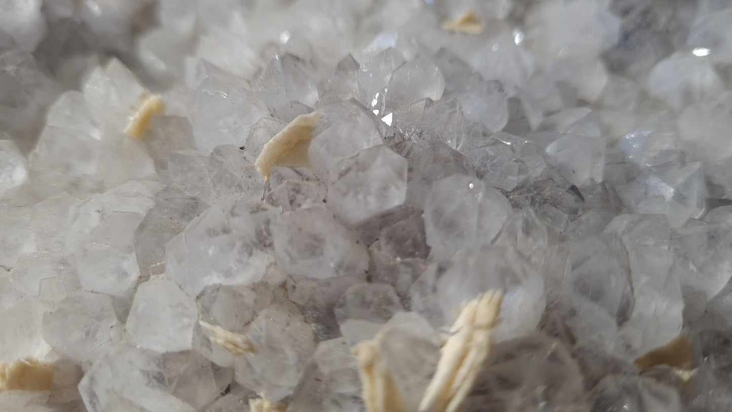 Amas de cristaux quartz fantômes, améthyste et calcite, 2784g, 25x19cm Cristal Roche