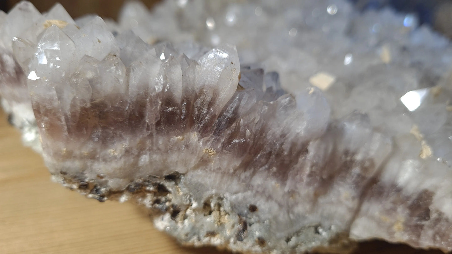 Amas de cristaux quartz fantômes, améthyste et calcite, 2784g, 25x19cm Cristal Roche