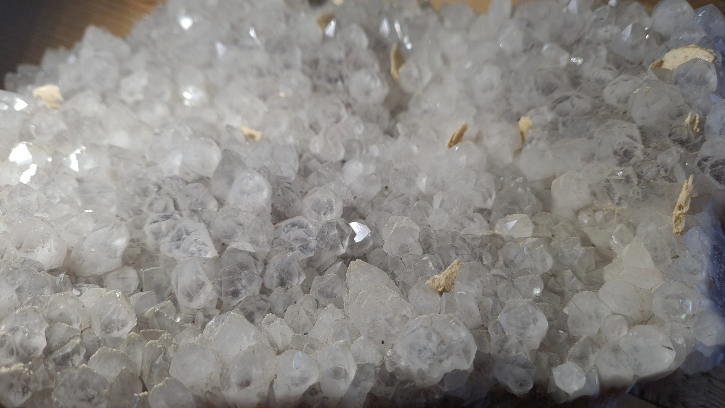 Amas de cristaux quartz fantômes, améthyste et calcite, 2784g, 25x19cm Cristal Roche