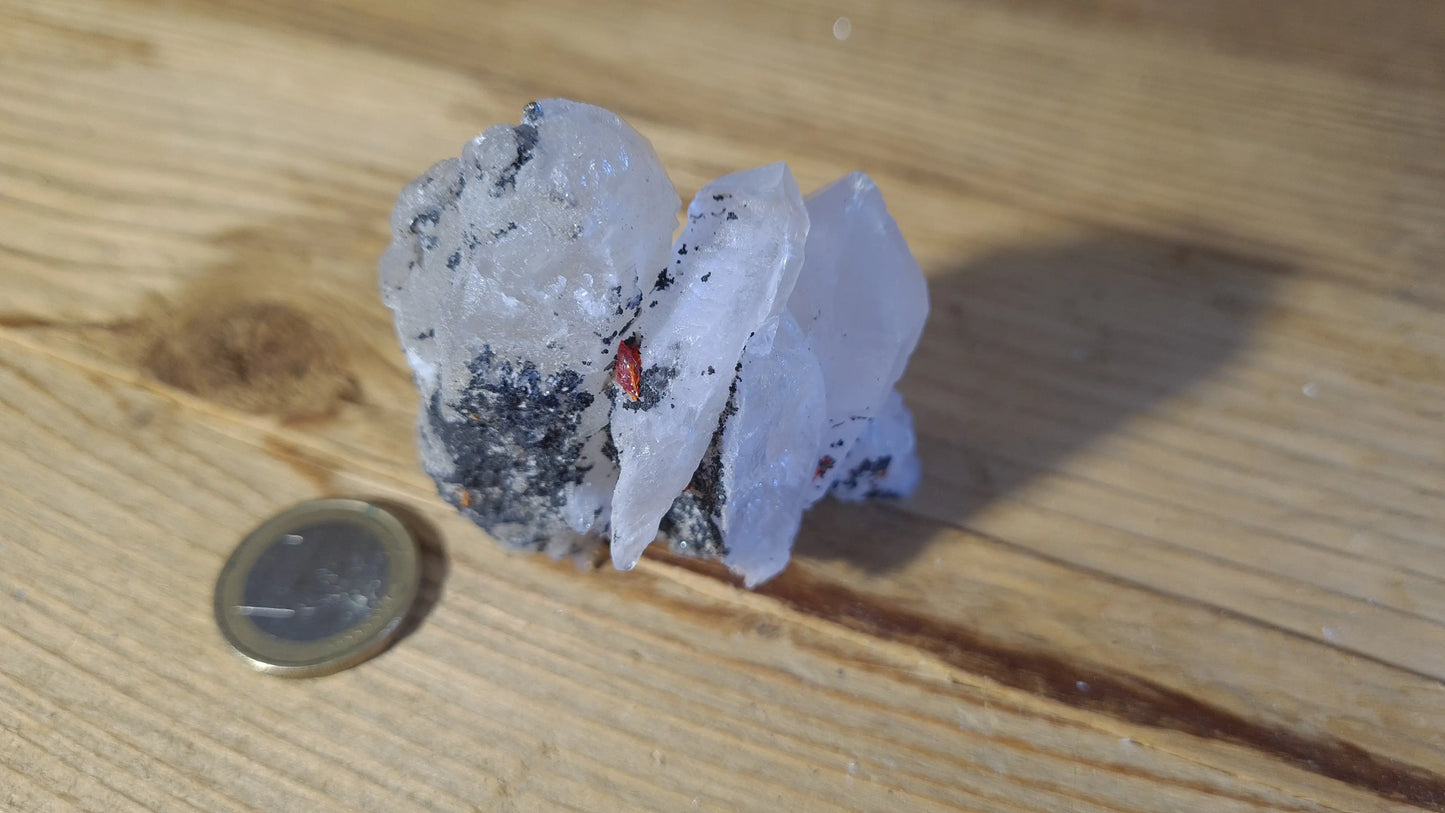 Amas de cristaux quartz, réalgar, arsenic, 94g, 7x5.5cm Cristal Roche