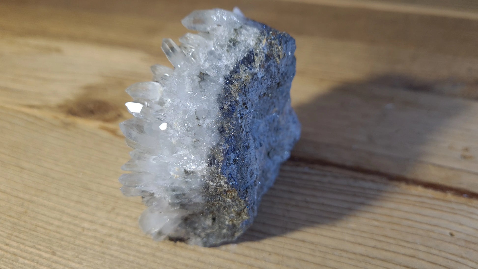 Amas de cristaux quartz et pyrite, 380g, 9x7.5cm Cristal Roche