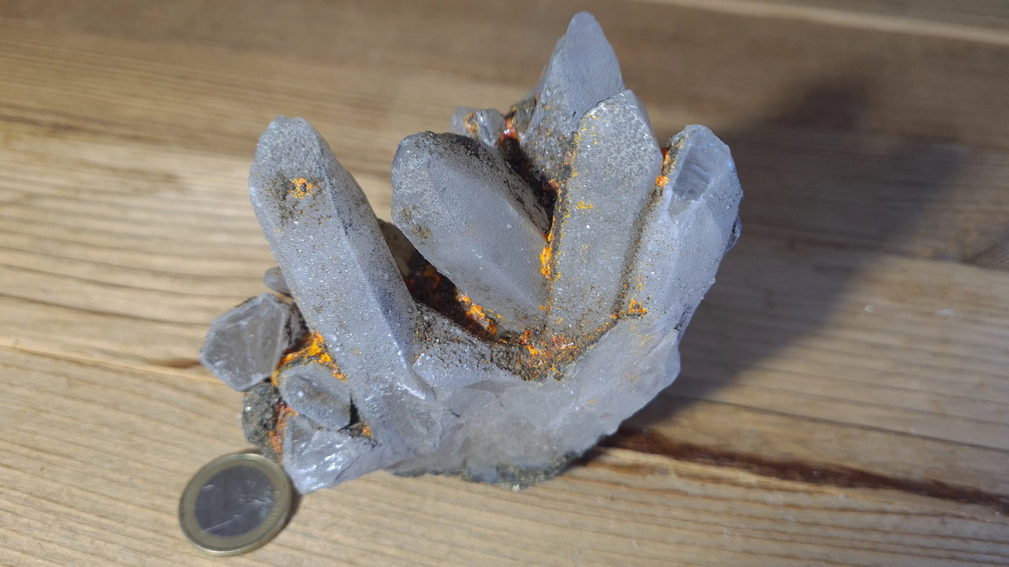 Amas de cristaux quartz, réalgar, 411g, 10x7.5cm Cristal Roche