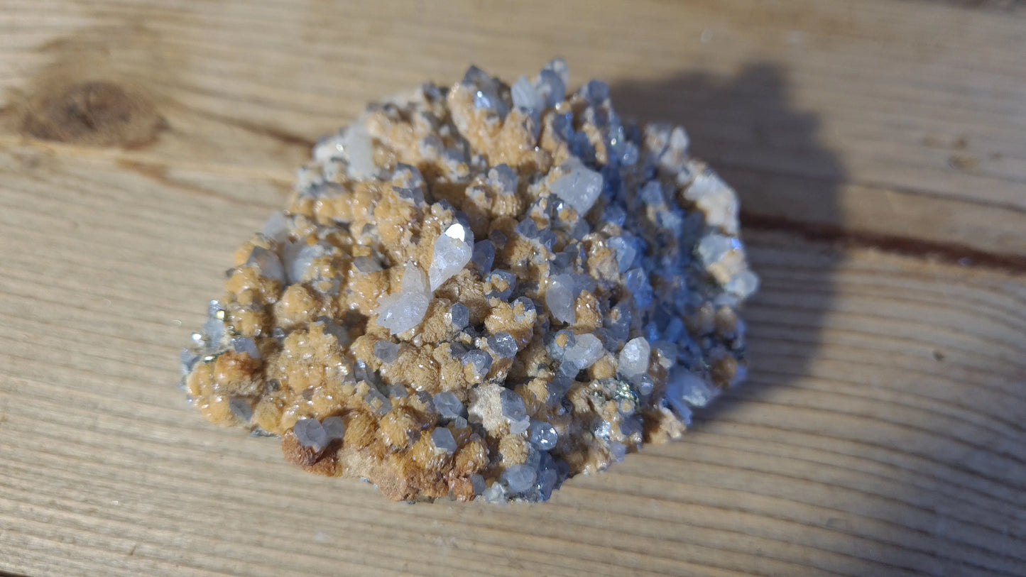 Amas de cristaux de quartz, de manganocalcite et de calcite dolomite 299g, 9x7cm Cristal Roche