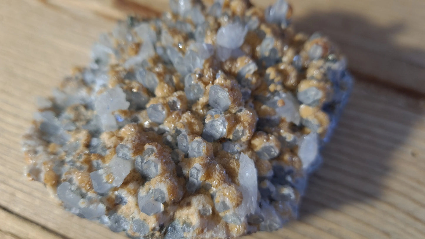 Amas de cristaux de quartz, de manganocalcite et de calcite dolomite 299g, 9x7cm Cristal Roche