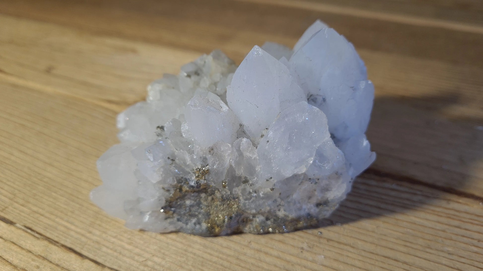 Amas de cristaux quartz et pyrite, 568g, 10x7.5cm Cristal Roche