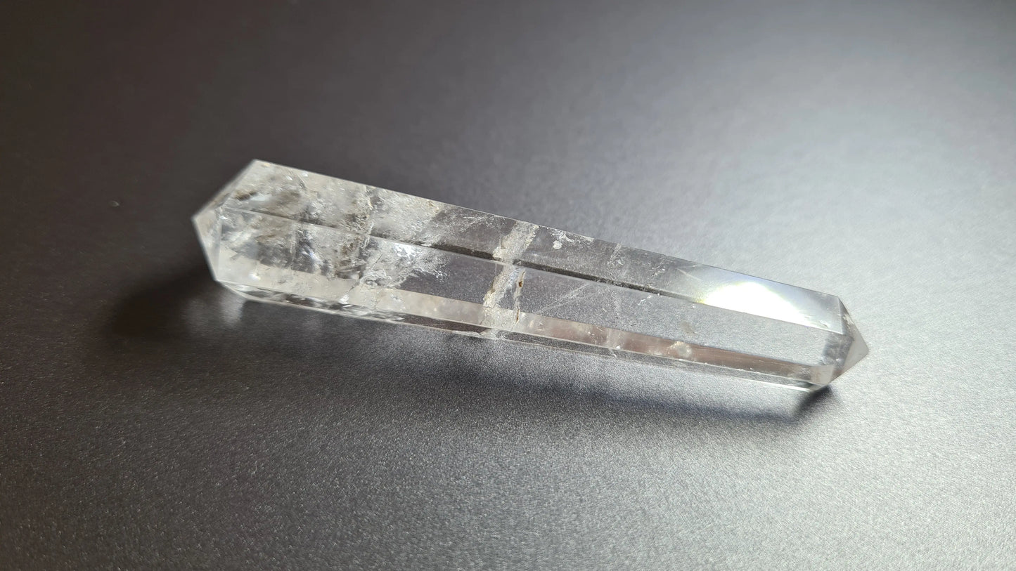 Cristal de quartz - 6 facettes - 7.7 x 1.7 cm - 23.4 g Ma boutique