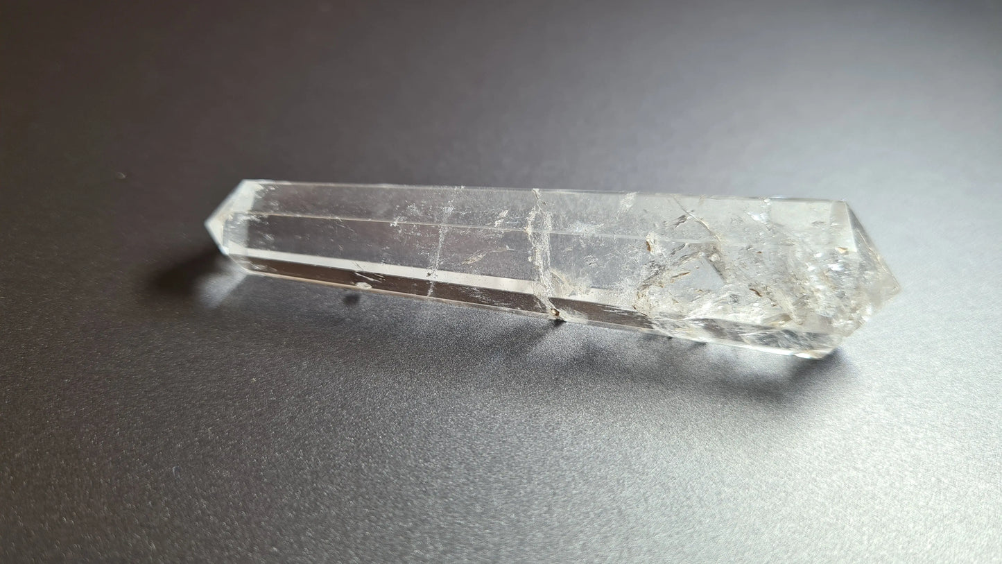 Cristal de quartz - 6 facettes - 7.7 x 1.7 cm - 23.4 g Ma boutique