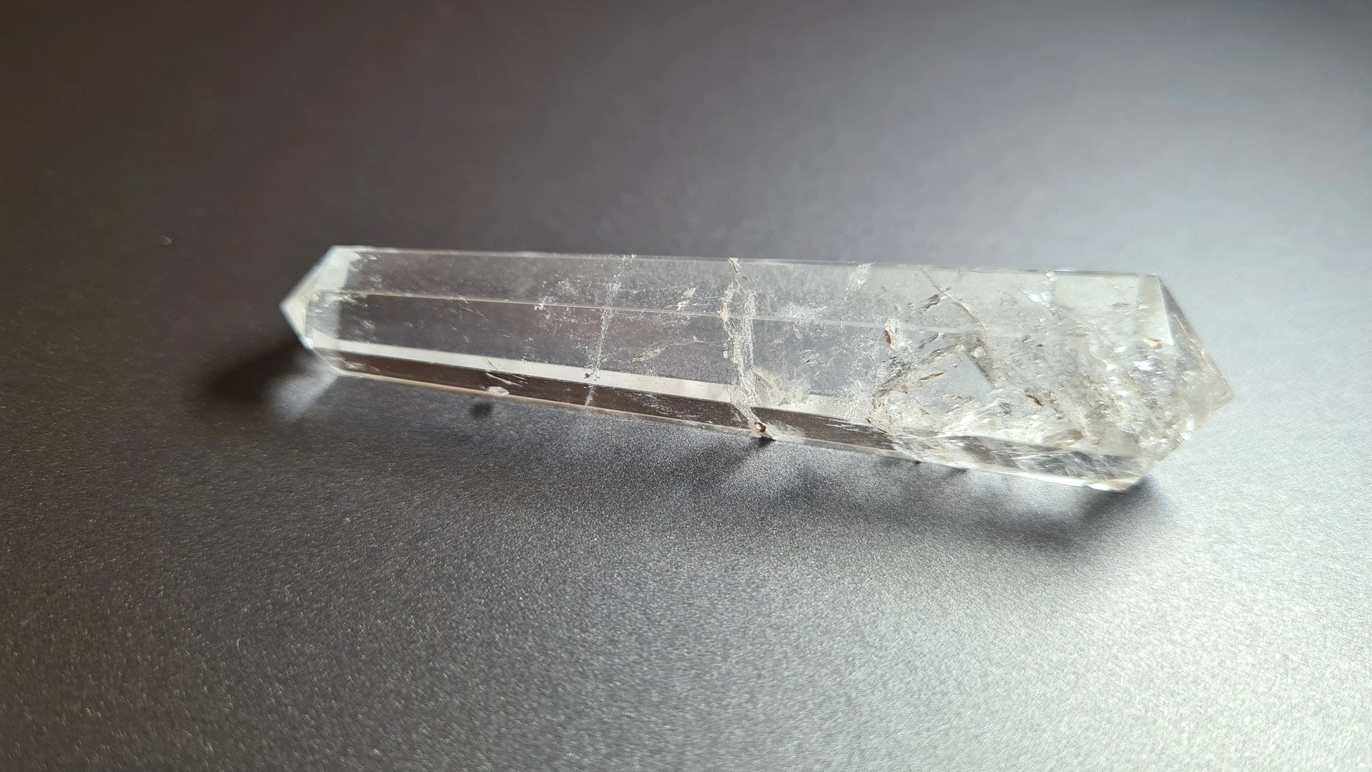Cristal de quartz - 6 facettes - 7.7 x 1.7 cm - 23.4 g Ma boutique